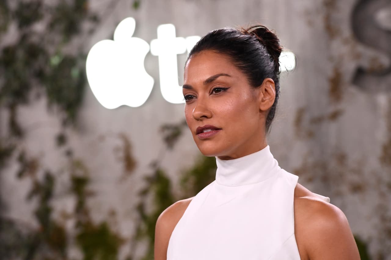 De acuerdo con la revista 
<b><a href="https://people.com/royals/meghan-markle-friend-took-family-christmas-card-photo-prince-harry-archie/" target="_blank">People</a></b>, la foto fue tomada por la actriz 
<b><a href="https://www.instagram.com/janina/" target="_blank">Janina Gavankar</a></b>, quien es una amiga cercana de Markle.
<br>