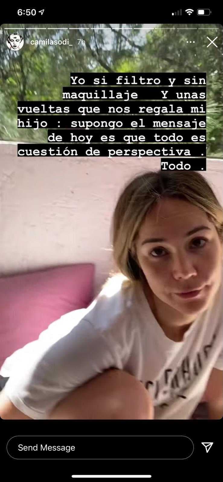 Este no fue el único mensaje que publicó al respecto. Más adelante compartió una foto a la que no le añadió filtros y en la que no aparece maquillada. Escribió: "Supongo que el mensaje de hoy es que todo es cuestión de perspectiva. Todo".