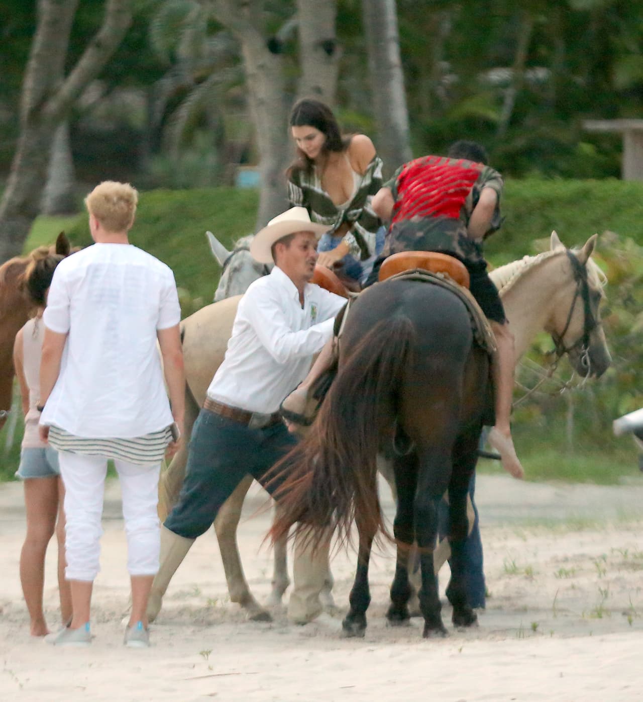 Kendall disfrutó de un paseo a caballo por la playa.