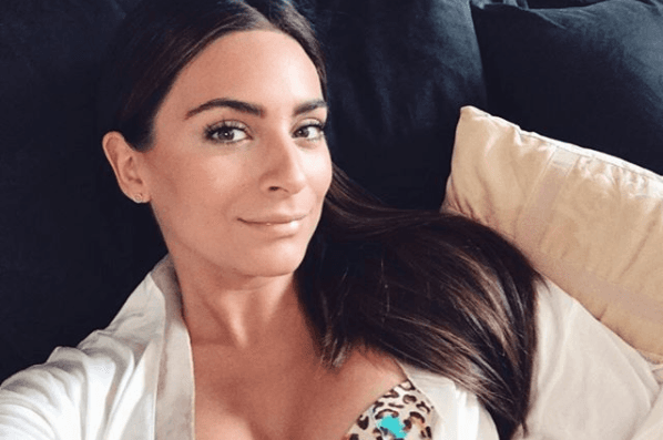 Luego de ingresar al Centro de Educación Artística (CEA), en 2005 tuvo su primera participación en el mundo de las telenovelas con 'Barrera de amor', misma que fue producida por Ernesto Alonso.