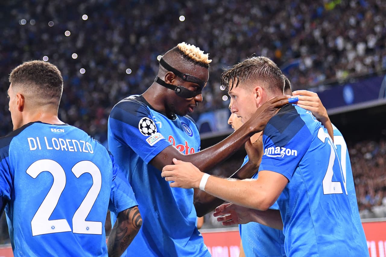 Napoli venció al Liverpool por 4-1 con un doblete de Piotr Zienlinski, así como los tantos de Anguissa y Giovanni Simeone. Hirving Lozano ingresó e la segunda parte, pero no pudo anotar.