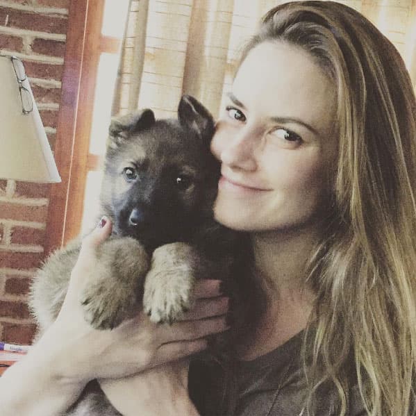 Altair Jarabo es otra de las guapas que ama a los animales.