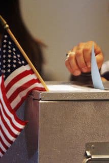 Cae el apoyo latino a demócratas pero siguen aventajando sobre republicanos