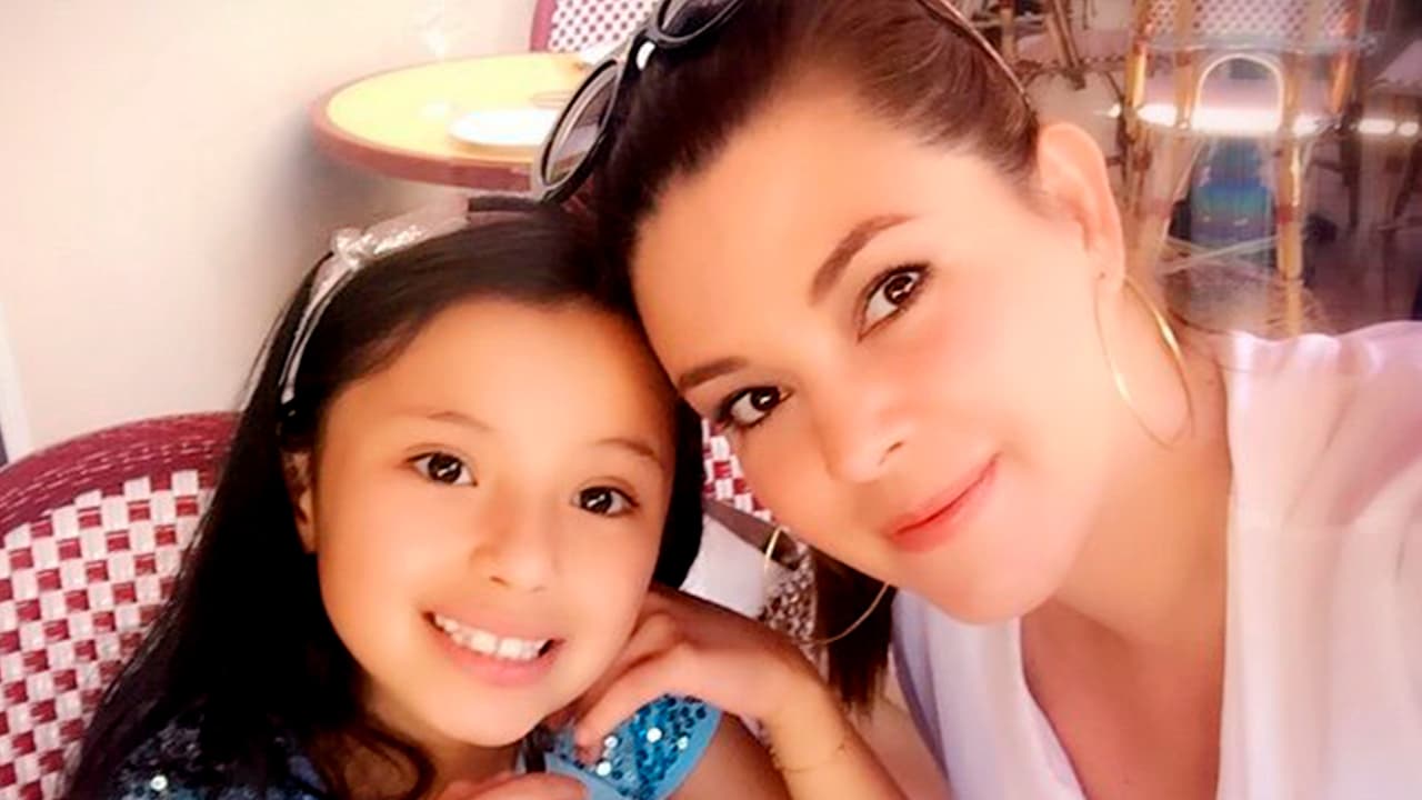 Ya entrada en sus 11 años, la hija de Alicia Machado dejaba ver que es madura, pues puso un ‘stand’ para vender limonada y así, ganar unas monedas extras. Al respecto, su mamá se mostró muy orgullosa.
