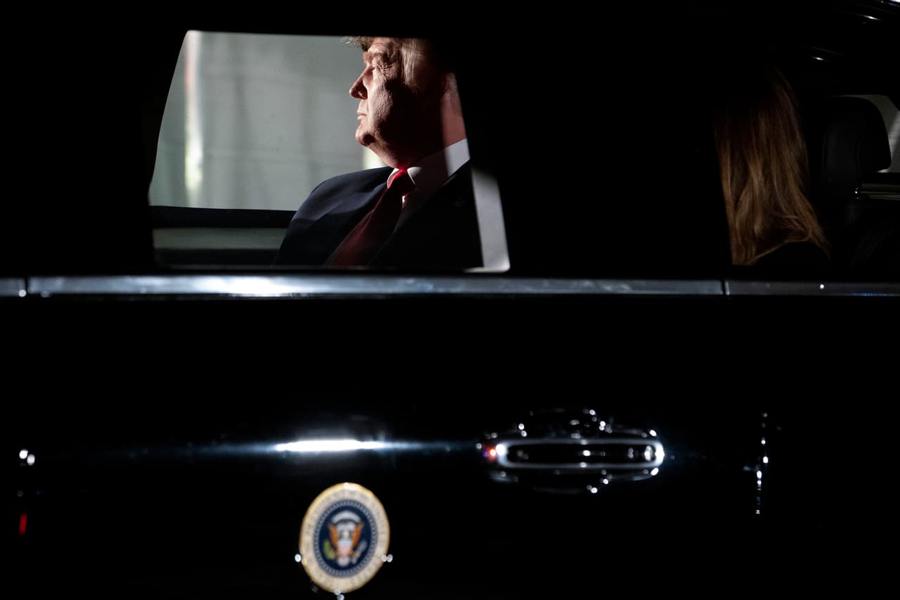 Apenas unos minutos antes del comienzo del discurso, Donald Trump partió de la Casa Blanca rumbo al Capitolio en el auto presidencial.