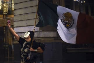La desaparición de 43 estudiantes en México ha provocado la movilización de sus compañeros y de diversos grupos de la sociedad.