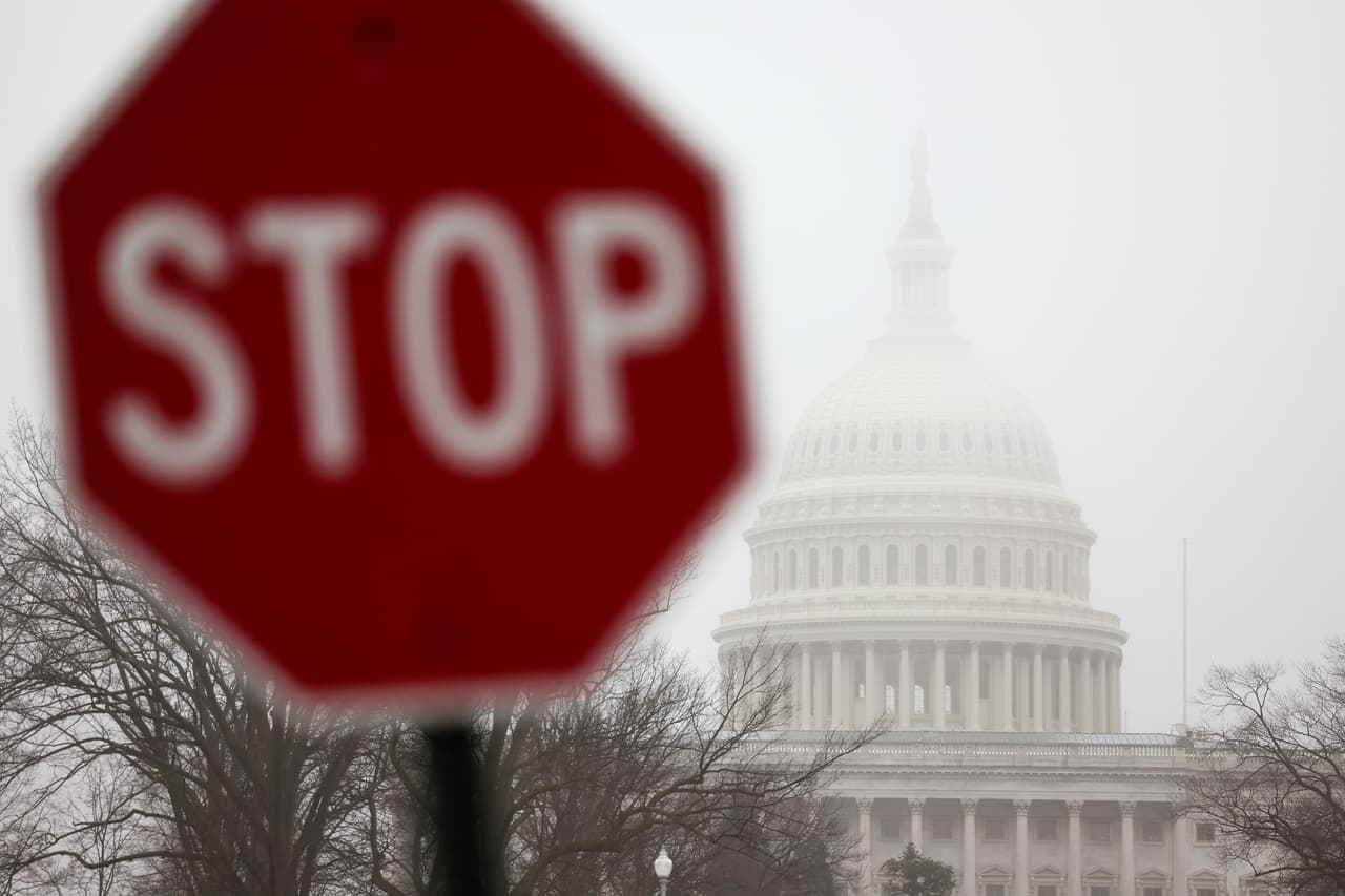 La Policía del Capitolio cerró desde la mañana de este jueves y de forma temporal de las carreteras alrededor de Capitol Hill.
