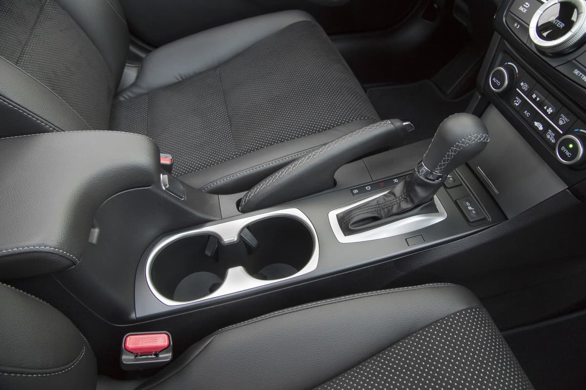 El nuevo motor del sedán se acopla a una transmisión automática de doble embrague y 8 marchas con paletas de cambios al volante.