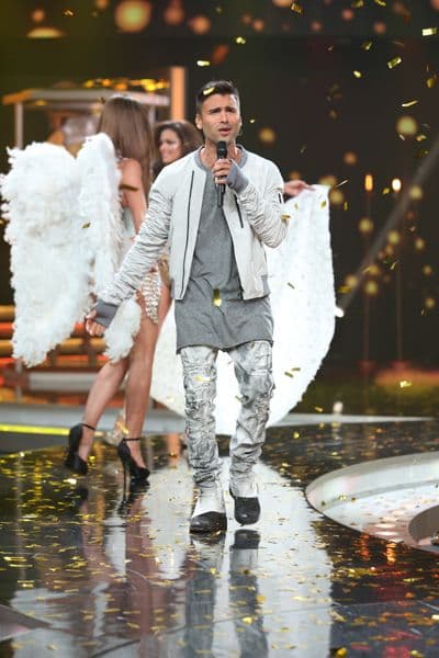 Las cinco semifinalistas desfilaron juntas por última vez. Aunque le dijimos adiós a Mariana, los caballeros se deleitaron una vez más con sus curvas. Al ritmo de Christian Daniel nos encantaron.