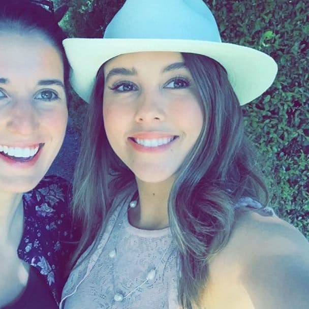 Su primer trabajo en las telenovelas lo realizó en "Niña de Mi Corazón".