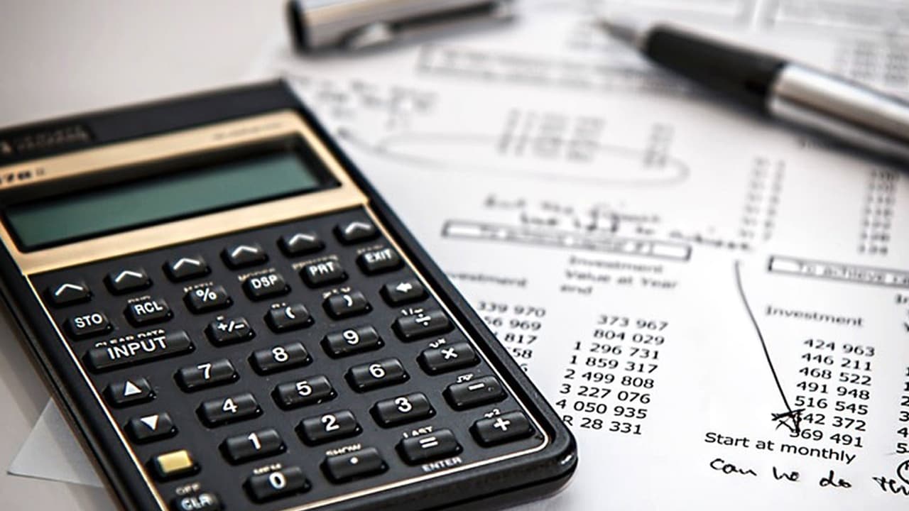 "Una vez que estás tarde, estás tarde": evita las multas, así puedes solicitar una extensión para presentar tus impuestos