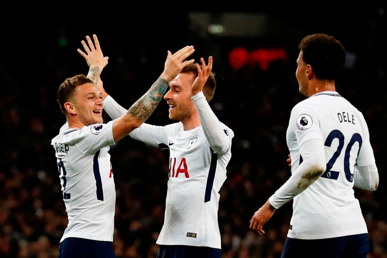 Las cosas para los Diablos Rojos empeoraron en el minuto 28 cuando Phil Jones convirtió el autogol que decretó el 2-0 definitivo.