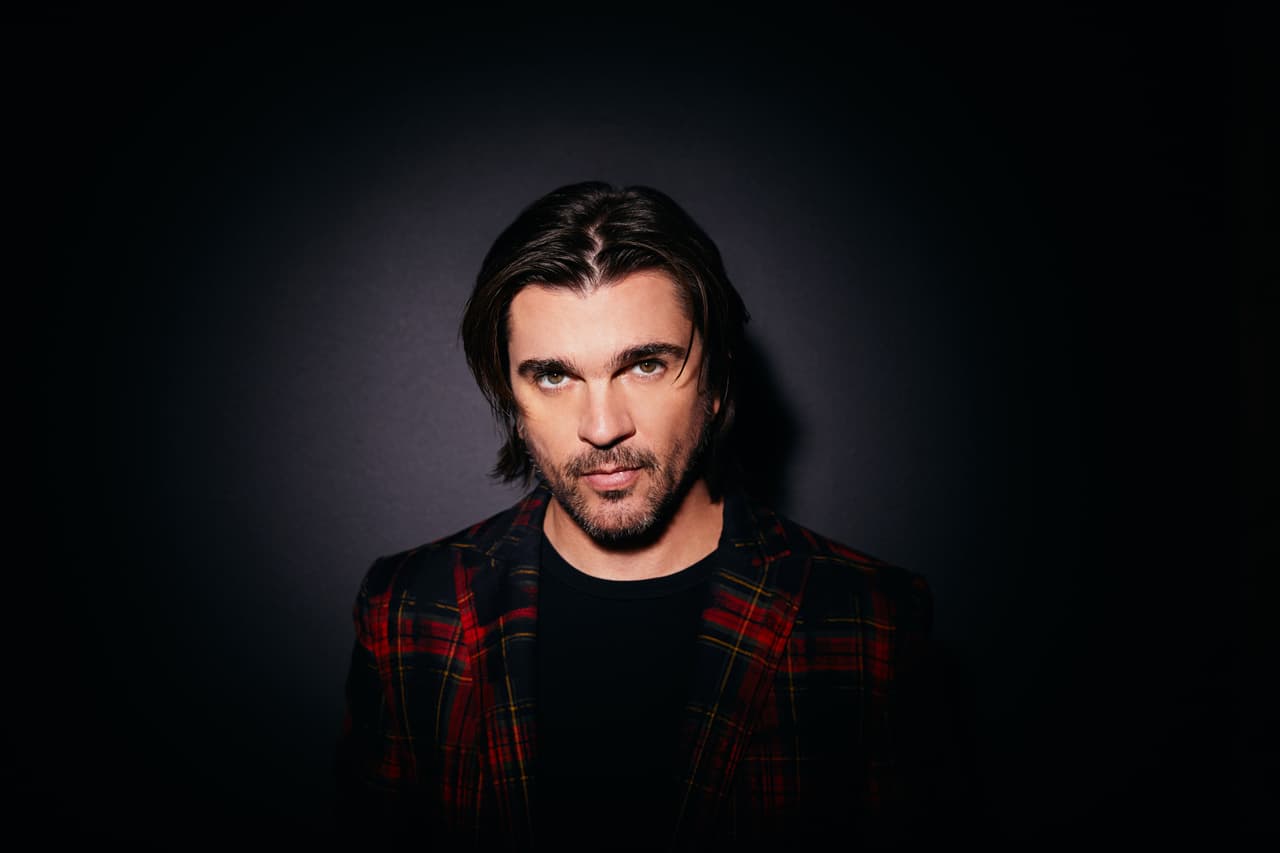 <b>Juanes</b> hará un homenaje a la superestrella brasileña Roberto Carlos.