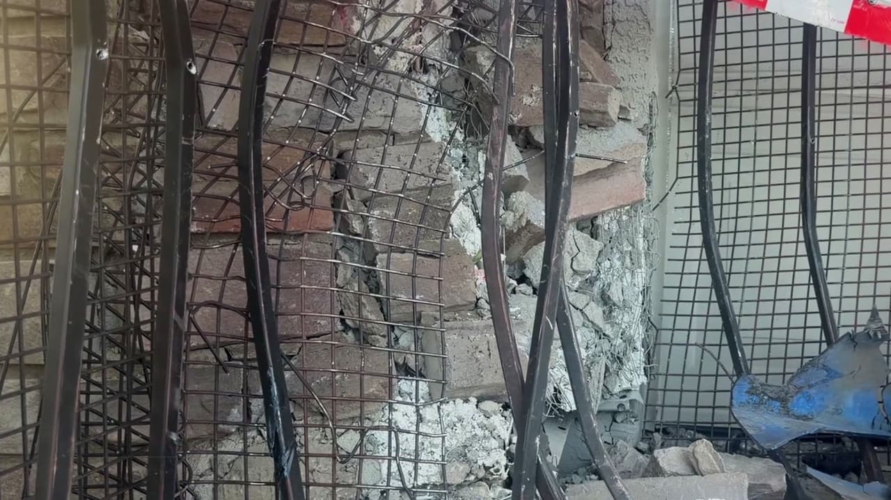 No una, sino dos veces: Televidente relata que su casa ha sido impactada por automovilistas