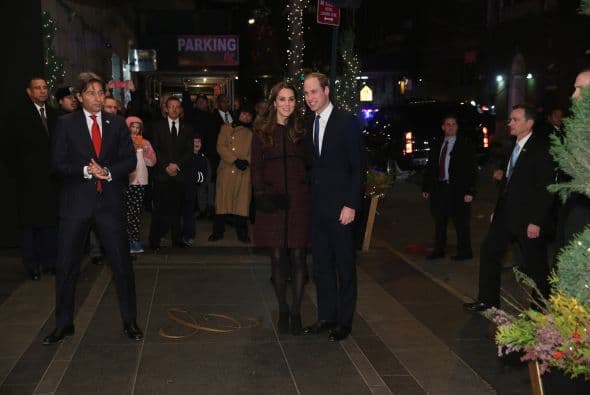 Con una gran sonrisa bajaron de su automóvil.