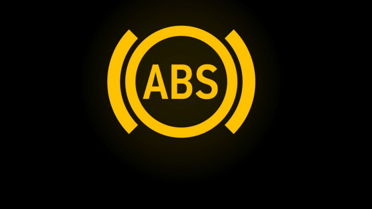 <b>Sistema ABS</b>
<br>
<br>Esta luz se encenderá cuando actives el sistema de freno antibloqueo, pero si se enciende espontaneamnete en color rojo el auto te está avisando sobre un problema con los frenos ABS que deberás atender inmediatamente.