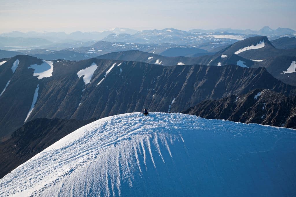 Para tener posibilidades de no superar los 1.5° C, la humanidad no debería emitir más de 400,000 millones de toneladas de CO2, según las recientes conclusiones del IPCC. De acuerdo con las emisiones actuales, nuestro “presupuesto carbono” corre el riesgo de utilizarse en apenas una década.
<br> 
<br>