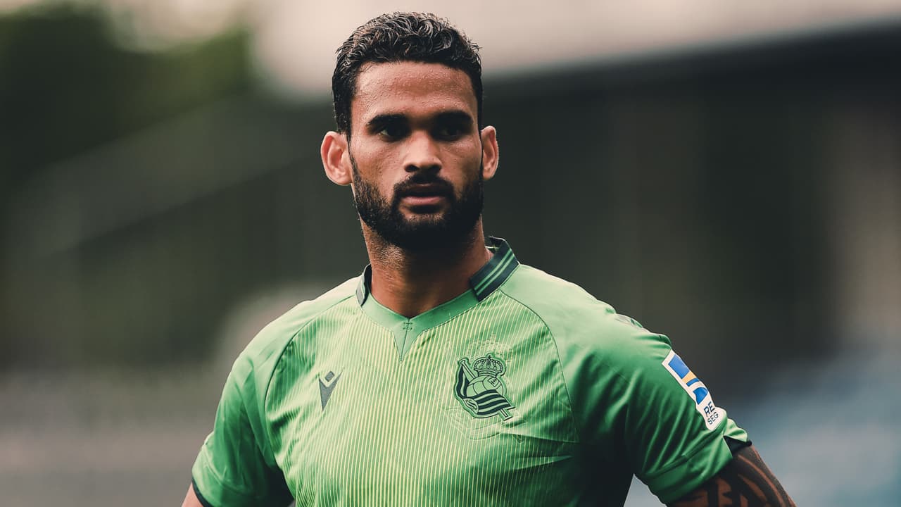 Wolverhampton hace oficial el reemplazo de Raúl Jiménez