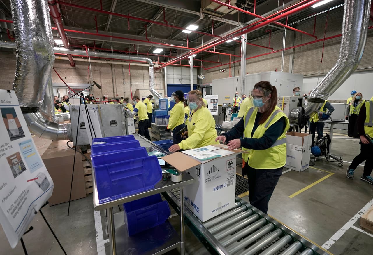 La FDA explicó que, cuando estableció la 
<a href="https://www.fda.gov/regulatory-information/search-fda-guidance-documents/emergency-use-authorization-vaccines-prevent-covid-19" target="_blank">autorización de uso de emergencia de vacunas para prevenir el covid-19</a>, se comprometió a continuar monitoreando la aplicación y funcionamiento de la inmunización, por lo que su trabajo de evaluación continúa.