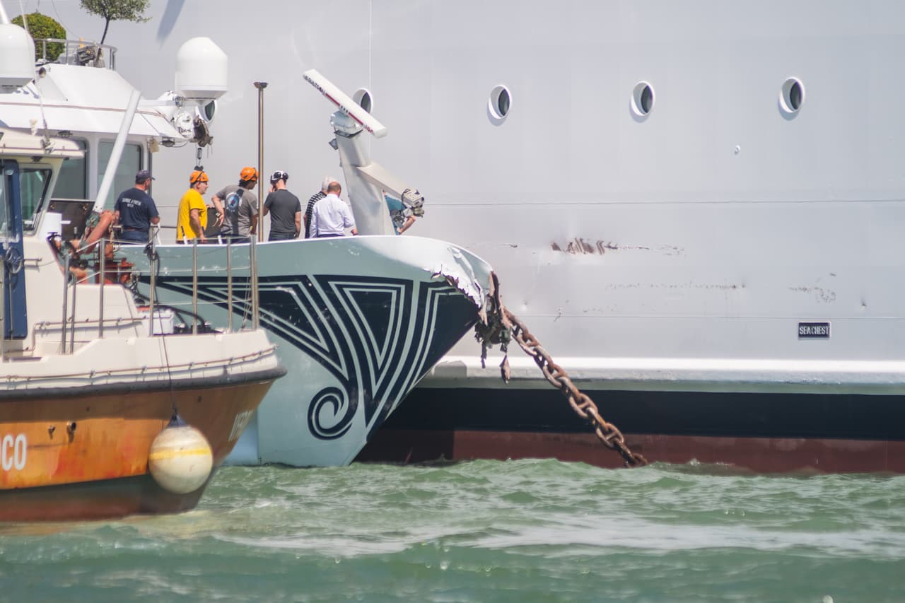 Según registros portuarios citados por agencias de noticias, el crucero 'Opera' de 65,000 toneladas, durante una travesía por el mar Báltico en 2011 presentó problemas mecánicos. El crucero puede transportar hasta 2,500 pasajeros, cuenta con un teatro, una sala de baile y un parque acuático para niños.
