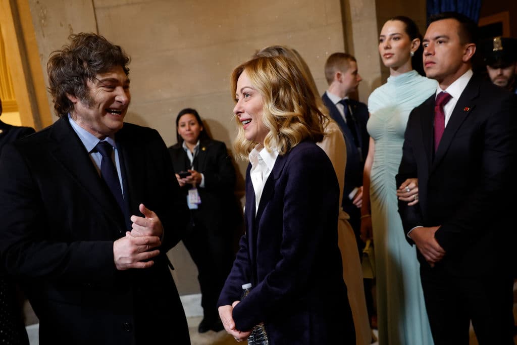 Javier Milei, el presidente argentino, junto a Giorgia Meloni, la premier de Italia.
