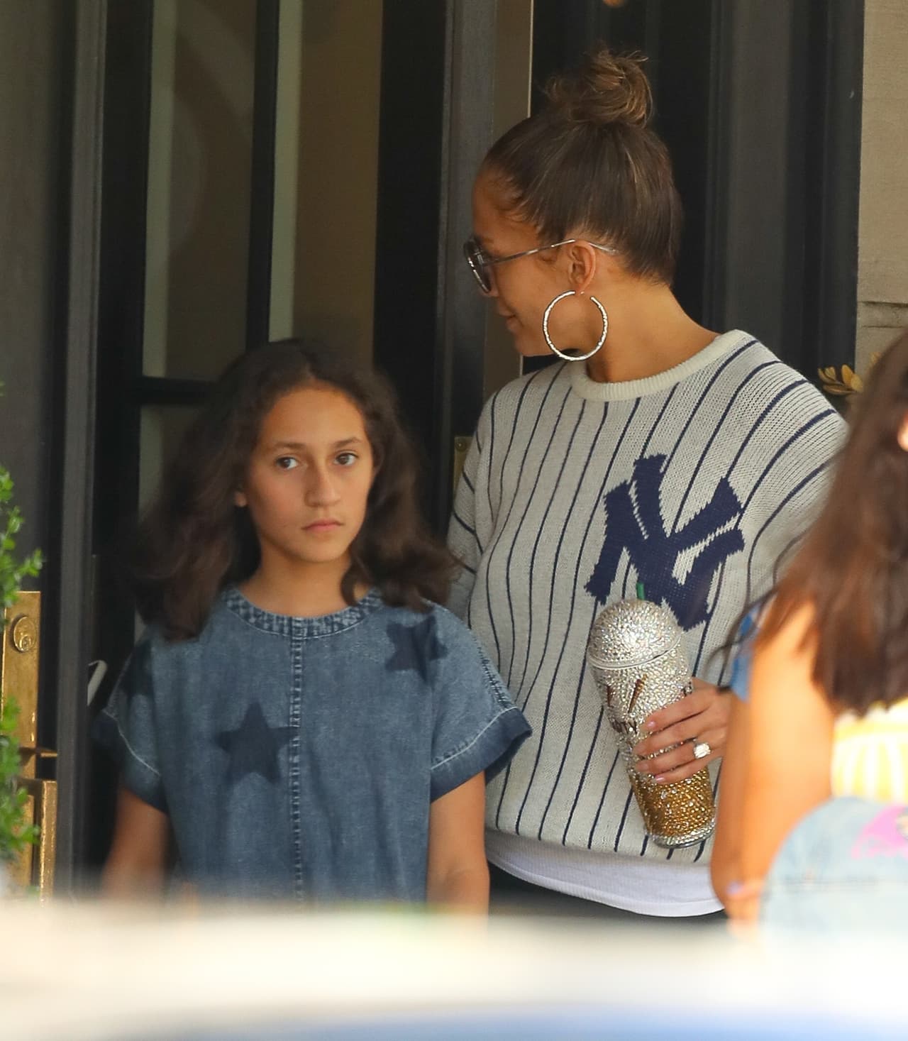 Max y Emme (izquierda) son los mellizos que JLo tuvo con su exesposo Marc Anthony.