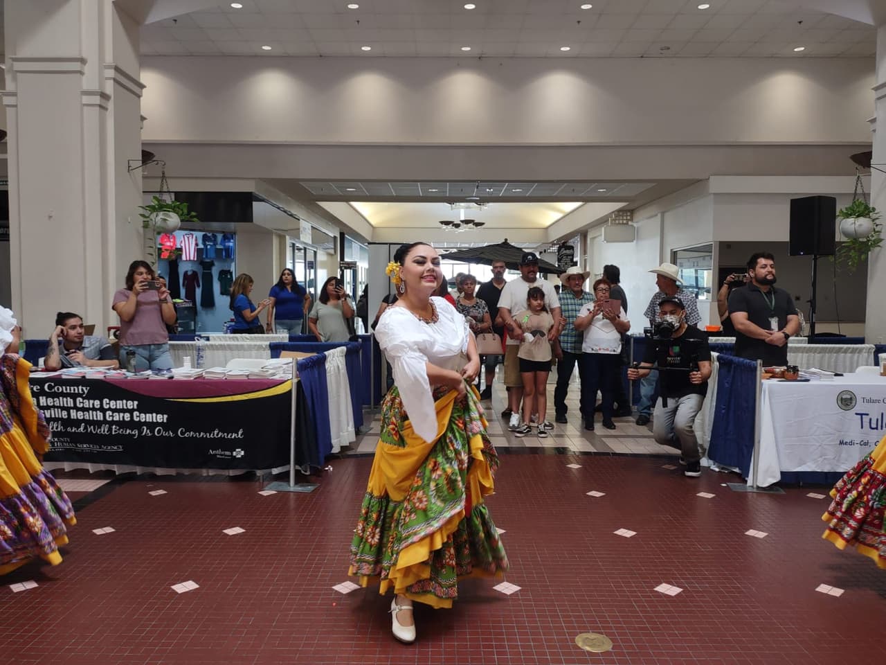 También hubo espacio para la música y bailes tradicionales mexicanos, a cargo del Ballet Folclórico Orgullo de México, de Porterville.