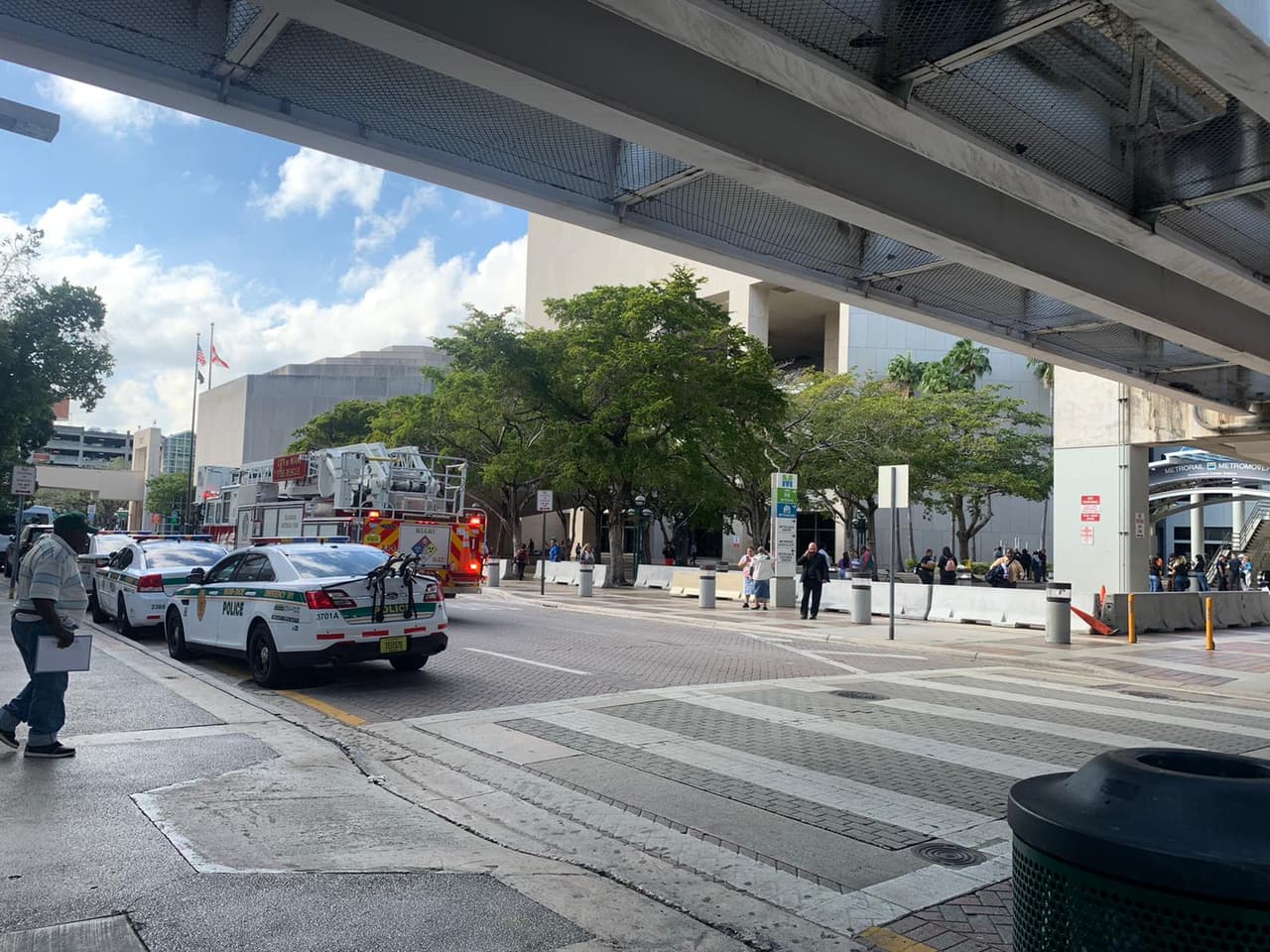 Como el terremoto se dio en la placa del Caribe que conecta a la placa de Norteamérica, por la cantidad de energía que se produjo, se sintió el movimiento en Miami.