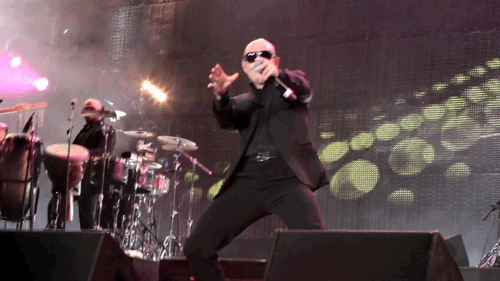 Mucho movimiento pélvico.