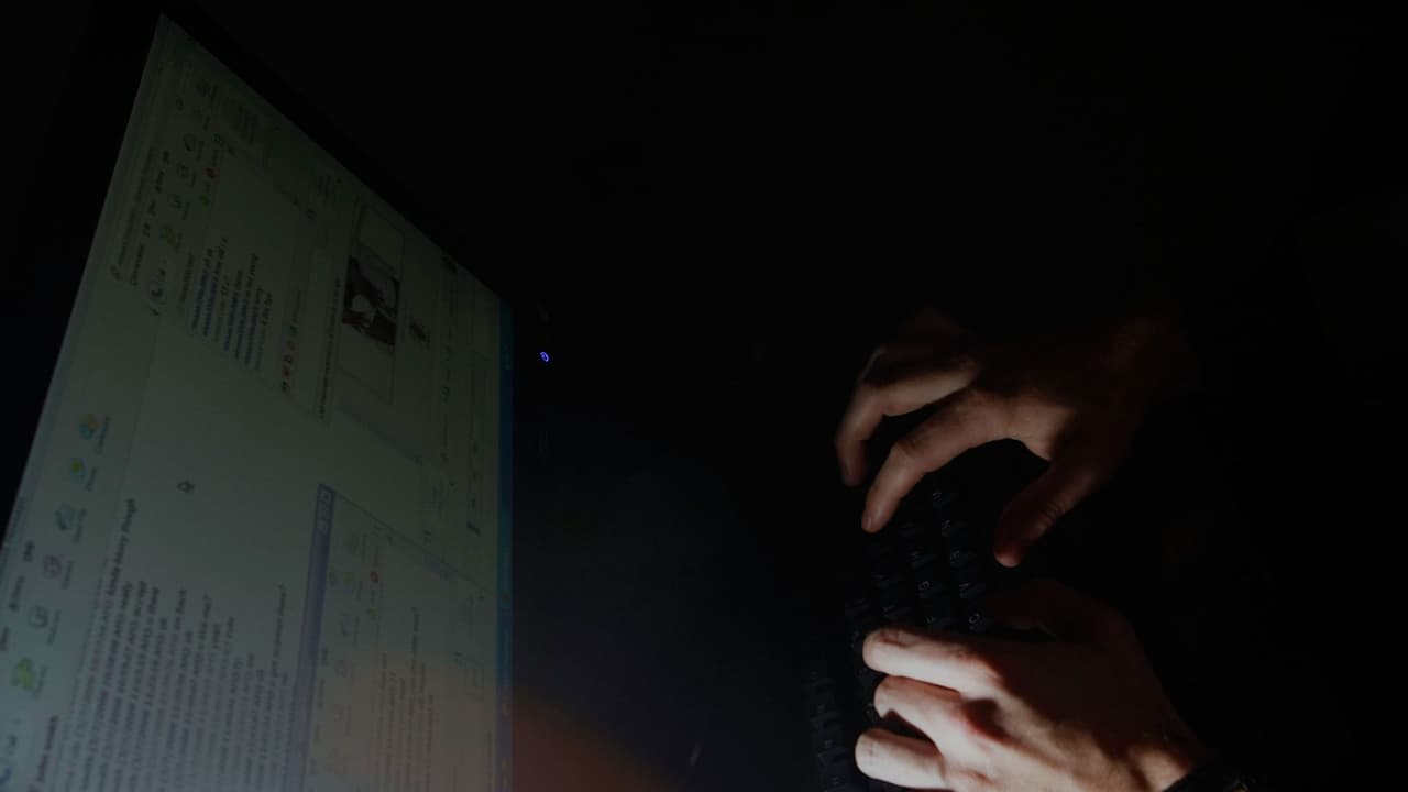 Sentencian a 50 años de prisión a un sargento jubilado por enviar pornografía infantil a través de Internet