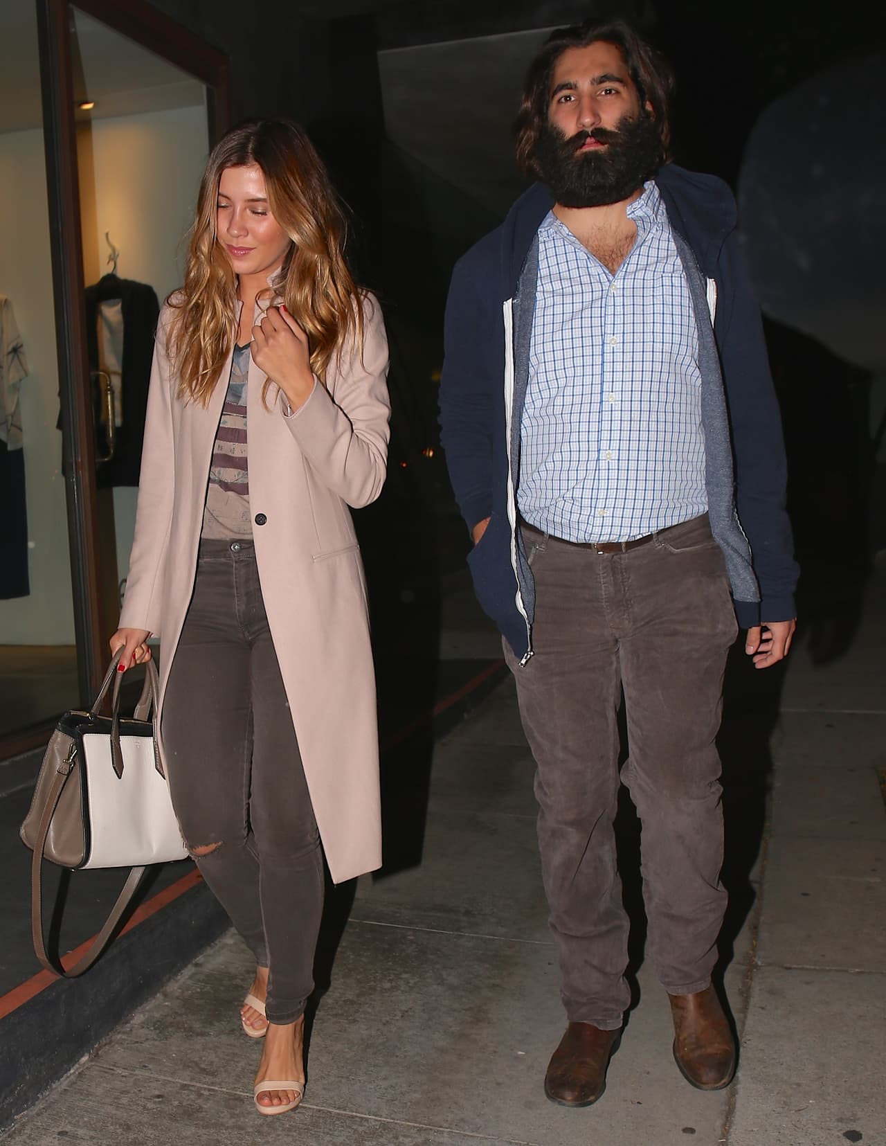 La hija de Luis Miguel salió a cenar con un galán peculiar. ¿La flechó Cupido?