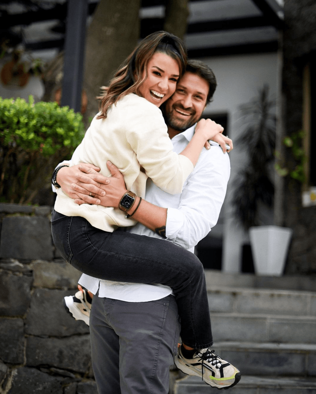 Está casada con Nazareno Pérez Brancatto desde el 13 de diciembre de 2016 y tienen dos hijos: Lisa y Lucio.