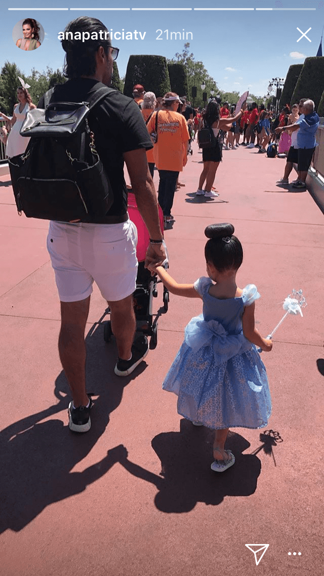 Giulietta caminó de la mano de su príncipe, su papá Luis Carlos Martínez.