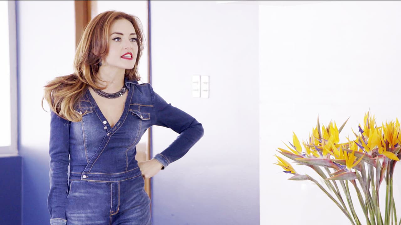 Seguramente es una adicta a las revistas de moda y por eso conoce las tendencias. Por ejemplo, cómo usar los básicos en demin.