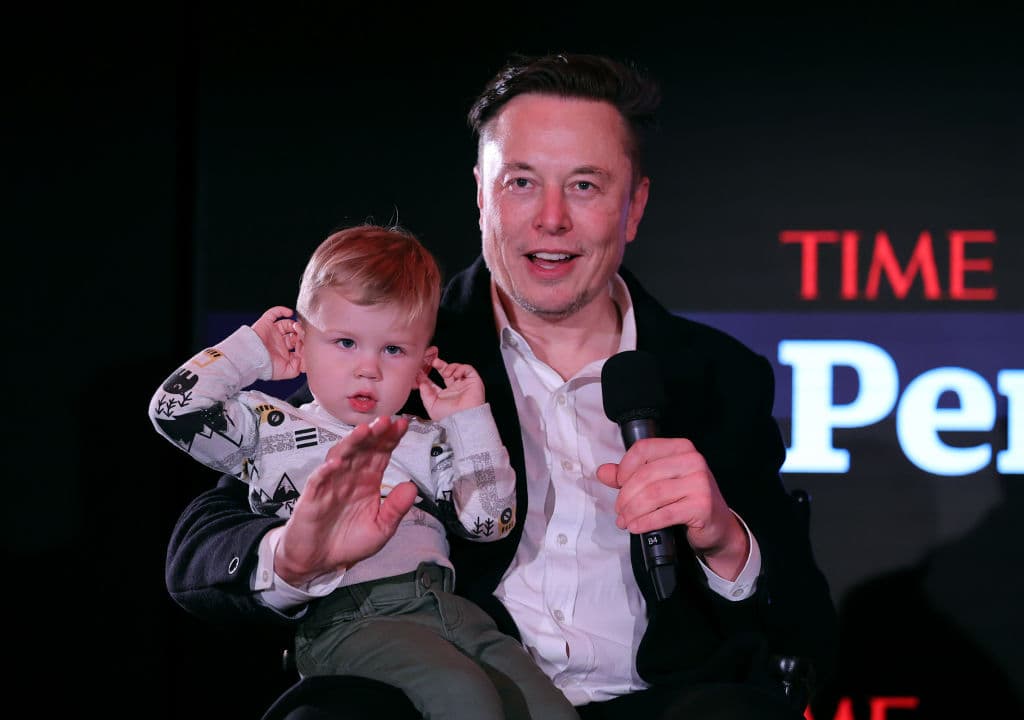 Elon Musk y su hijo