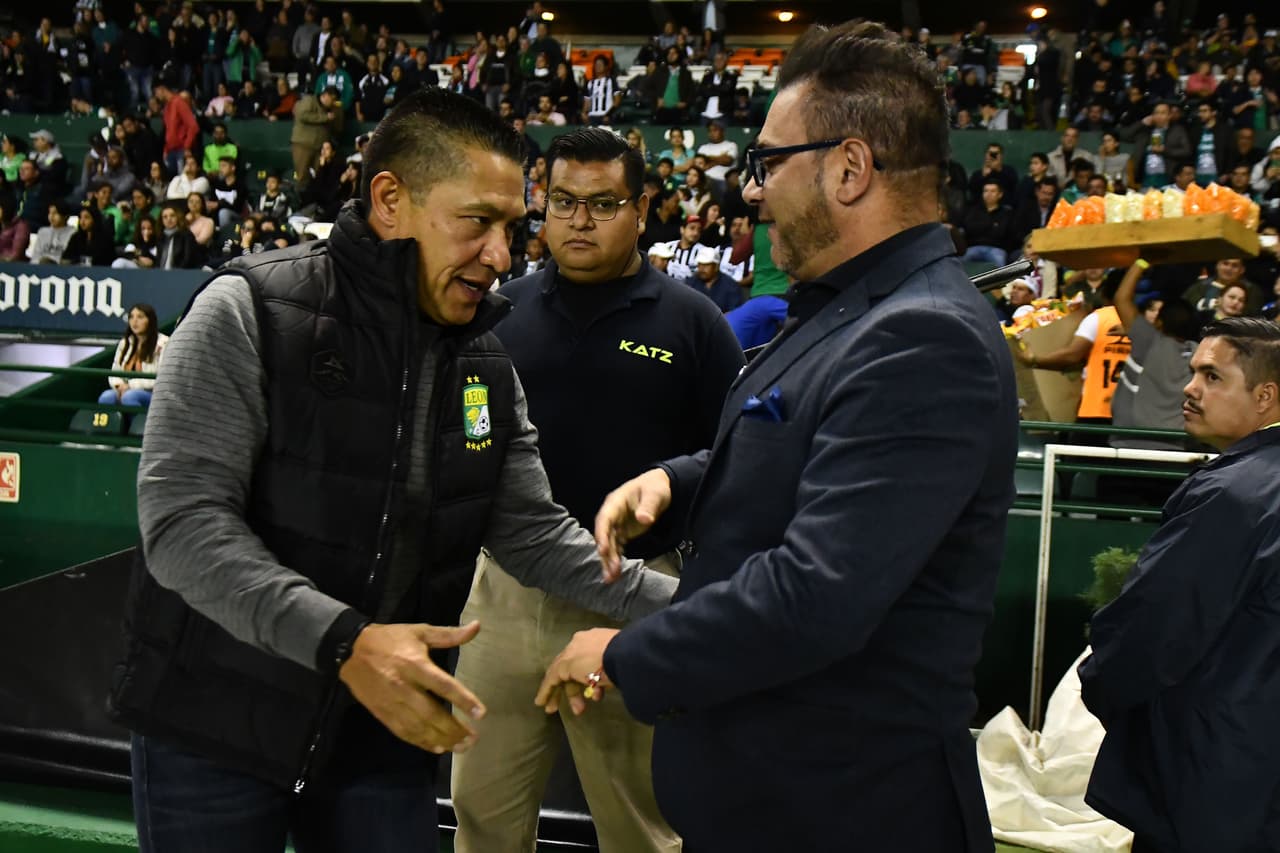 Luis Montes se lució con doblete en la goleada de 3-1 sobre el campeón Monterrey que alaga su racha a cinco jornadas sin triunfo.