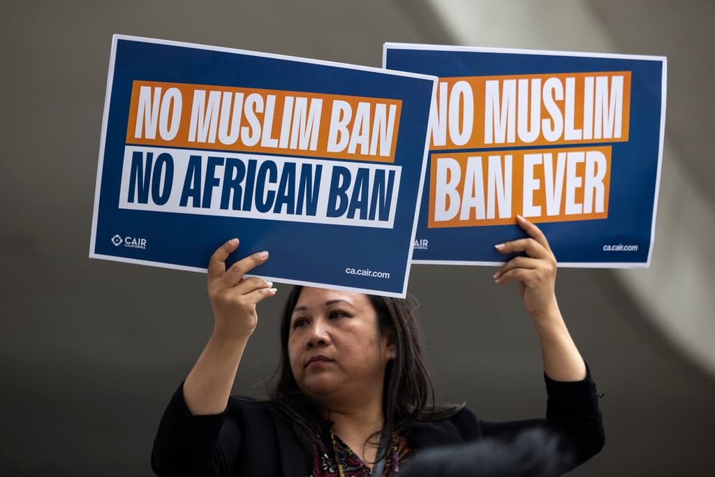 Trump planea agregar 36 países más a lista de prohibición de viaje, según 'The Washington Post'