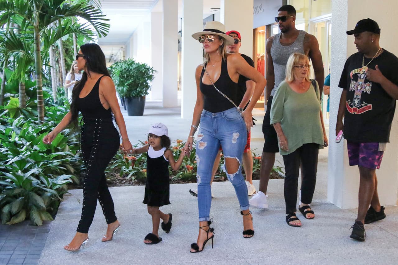 Khloé y su nuevo galán, Tristan Thompson, las acompañaron.