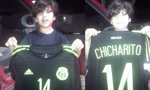 'Chicharito' Hernández hizo feliz a niño hondureño al regalarle su playera