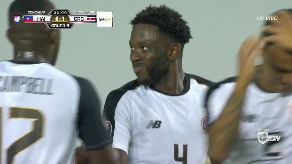 Tiro desviado de Keysher Fuller