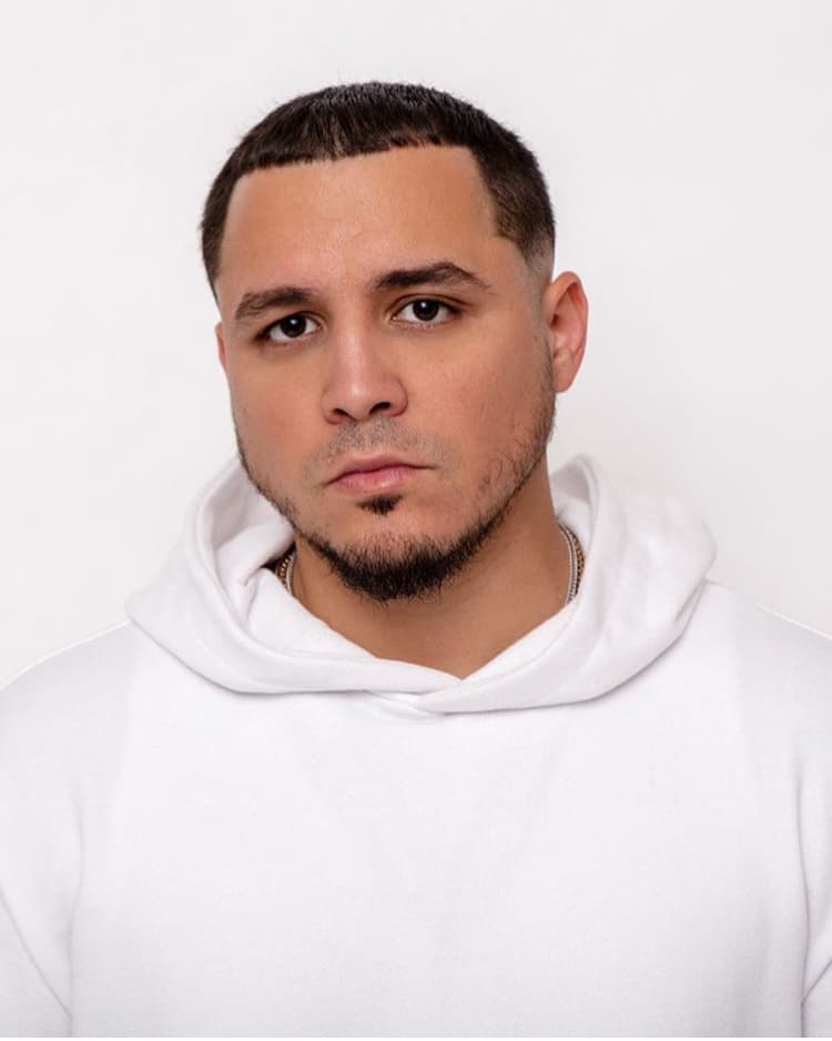 <b>iAmChino:</b> el DJ y productor formará part del espectáculo musical en el que Pitbull, Daddy Yankee y Natti Natasha intepretarán 'No Lo Trates'.