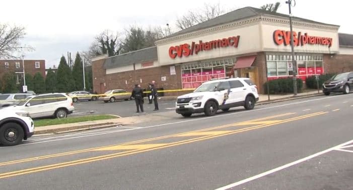 El incidente ocurrió justo antes de la 1 p.m. en la cuadra 6300 de Stenton Avenue.