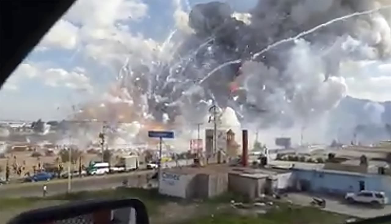 At least 36 dead in Mexico City fireworks market explosion, Dec 20, 2016