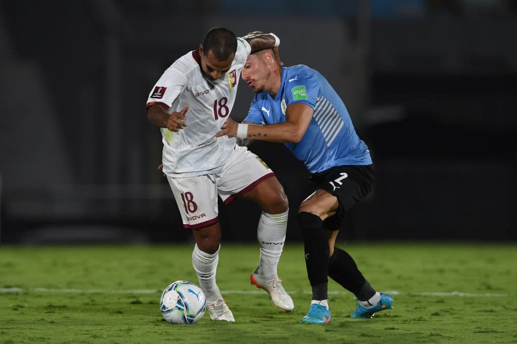 Venezuela no sabe ni por dónde vaen los goles y Uruguay asegura los puntos con un contundente 4-1.