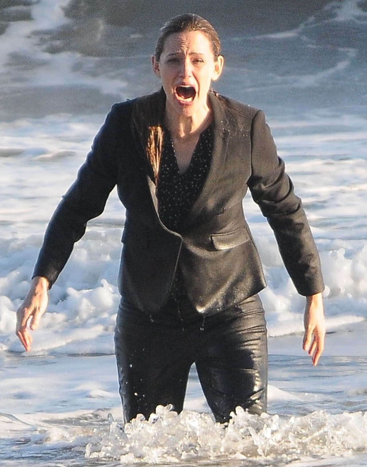 Tras soltar las cenizas en el mar soltó tremendo grito.