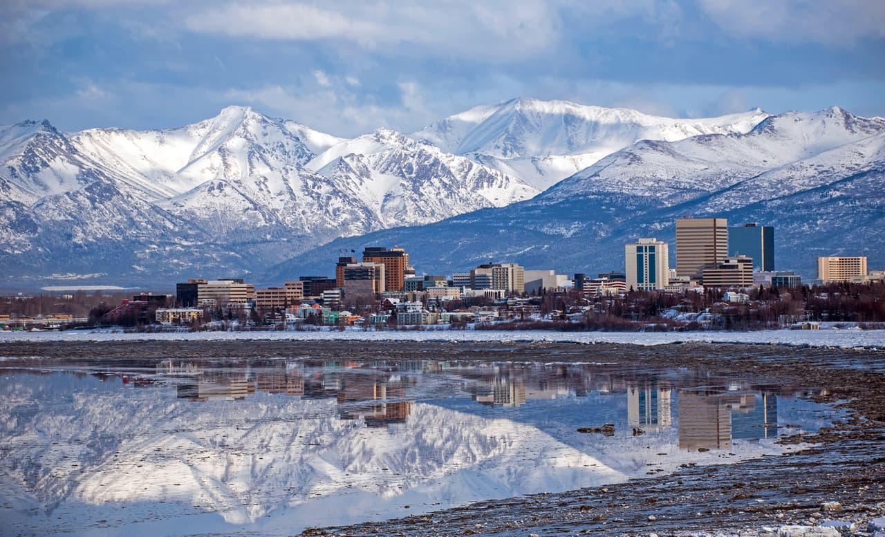 Anchorage, en Alaska, es la tercera ciudad con mayor costo de vida. Aunque la renta aquí es baja, los alimentos son carísimos.
