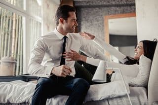 "Hicimos escenas de amor en donde estábamos muy bien vestidos, elegantísimos, en lugares donde había muchísimo calor o muchísimo frío.... El hecho de estar muy románticos mientras estamos derritiéndonos de calor o temblando de frío, es algo muy complicado de hacer, pero divertido”. 
<br>