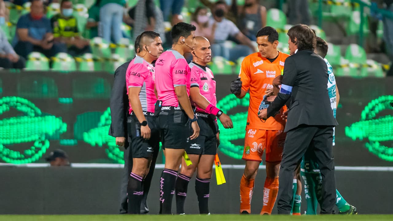 Almada estalla: "El arbitraje está en persecución contra nosotros"