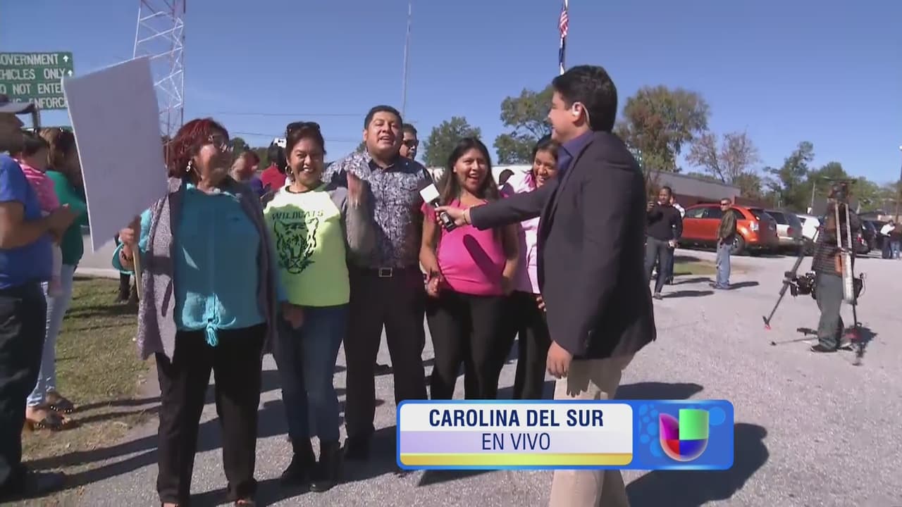 Afuera de la prisión los fanáticos no dejaron de lanzar sus muestras de apoyo. Se dice que la comunidad latina de Newberry ha comenzó a llamar al condado como 'NewLarry'.