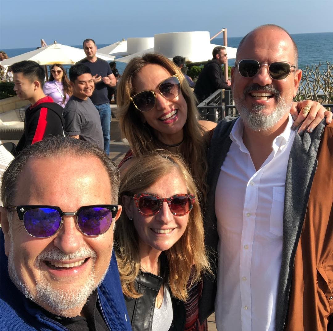 "Ayer el mejor almuerzo en California con mis amigos Lili Estefan, Luis Balaguer mi mánager y amigo, y mi esposa Millie", comentó El Gordo en esta imagen que publicó en Instagram.